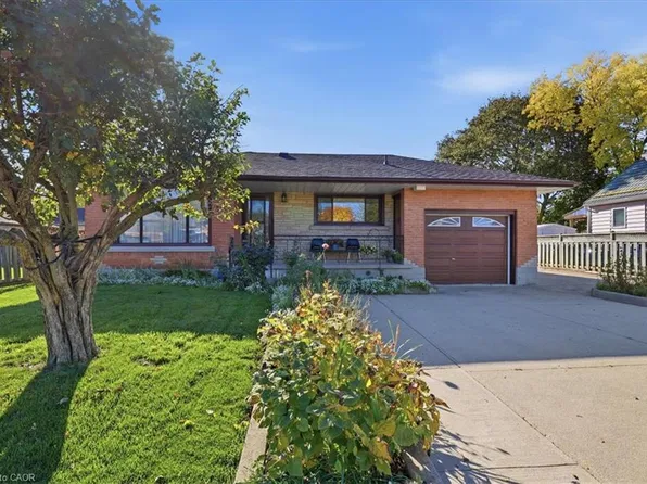 207 Elliott St, Cambridge, ON N1R 2K8