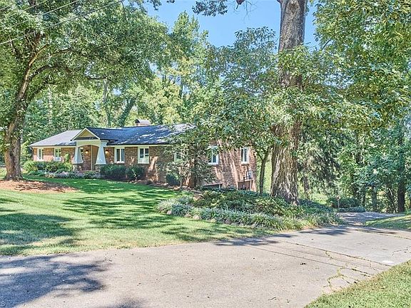 3rd image of 225 River Rd