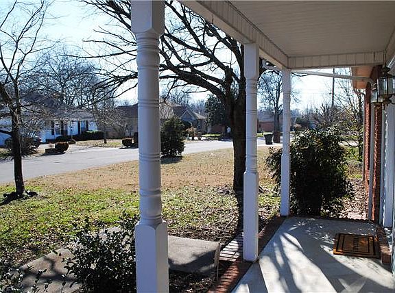 3rd image of 538 Autumndale Dr