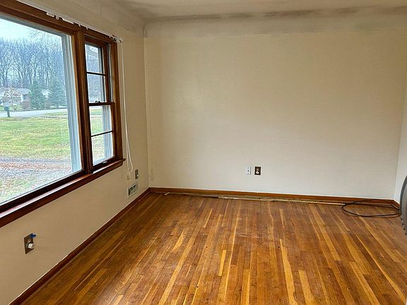 5th image of 1102 Gary Blvd