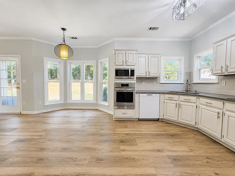 366 Belmont Chase Ct — Photo 6