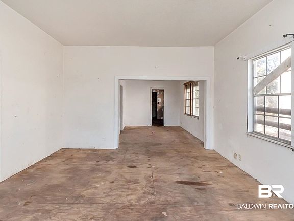 5th image of 267 N Dearborn St
