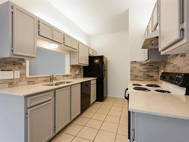 9100 Mountain Ridge Dr #105 — Photo 9