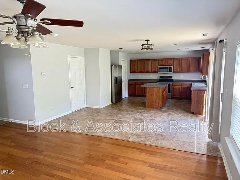 108 Poppy Hills Ct — Photo 3