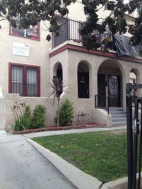 1st image of 639 1/2 W 75th St