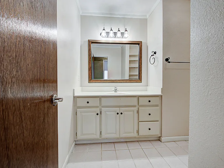 2912 Edinburg Dr — Photo 33