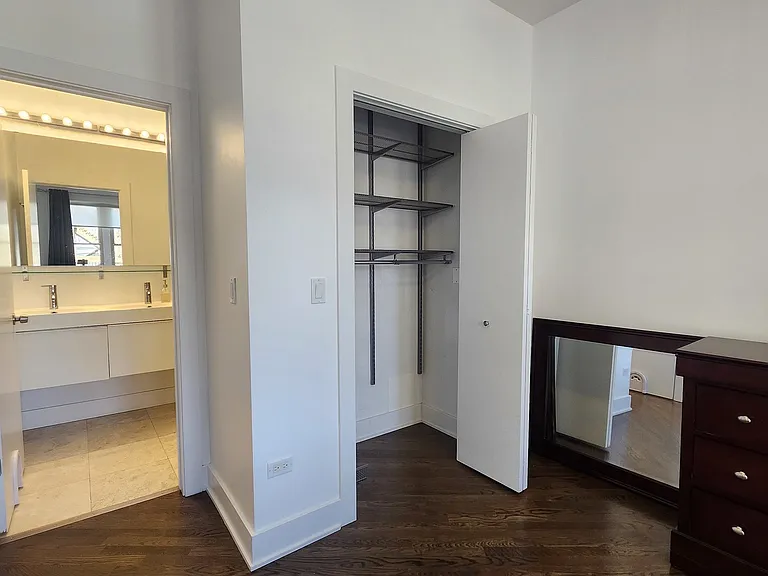 3900 W Cornelia Ave #2W — Photo 16