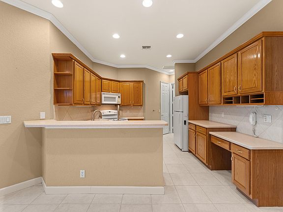 4th image of 7066 Torrey Pines Circle
