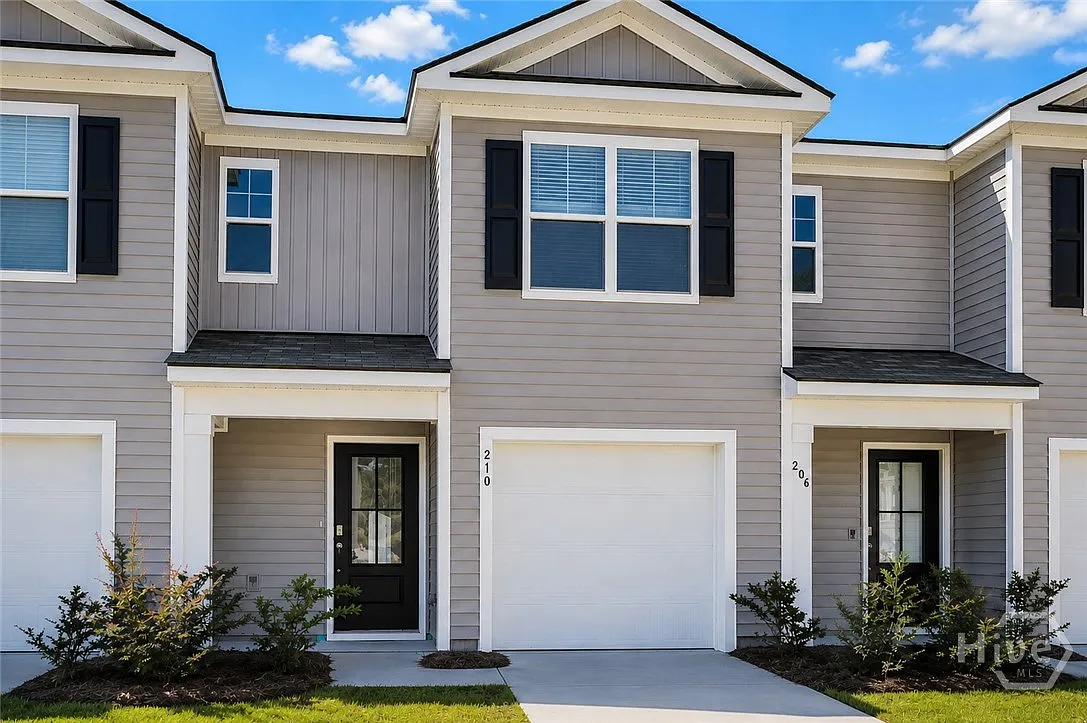 3 bed, 2.5 bath, 1418 sqft, $2,100 — Photo 1