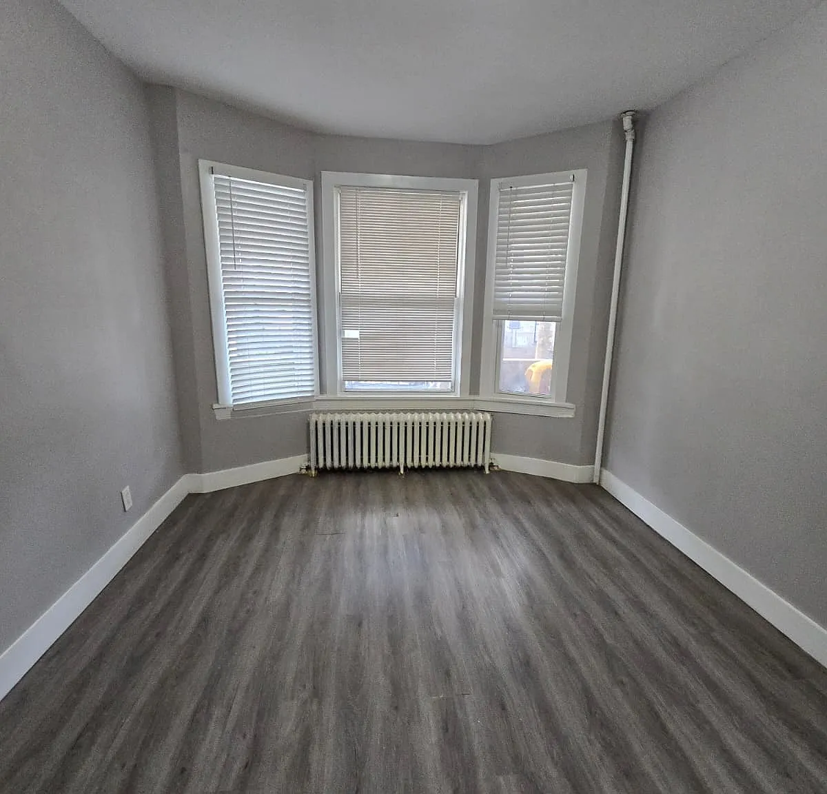 4 bed, $2,600 — Photo 2