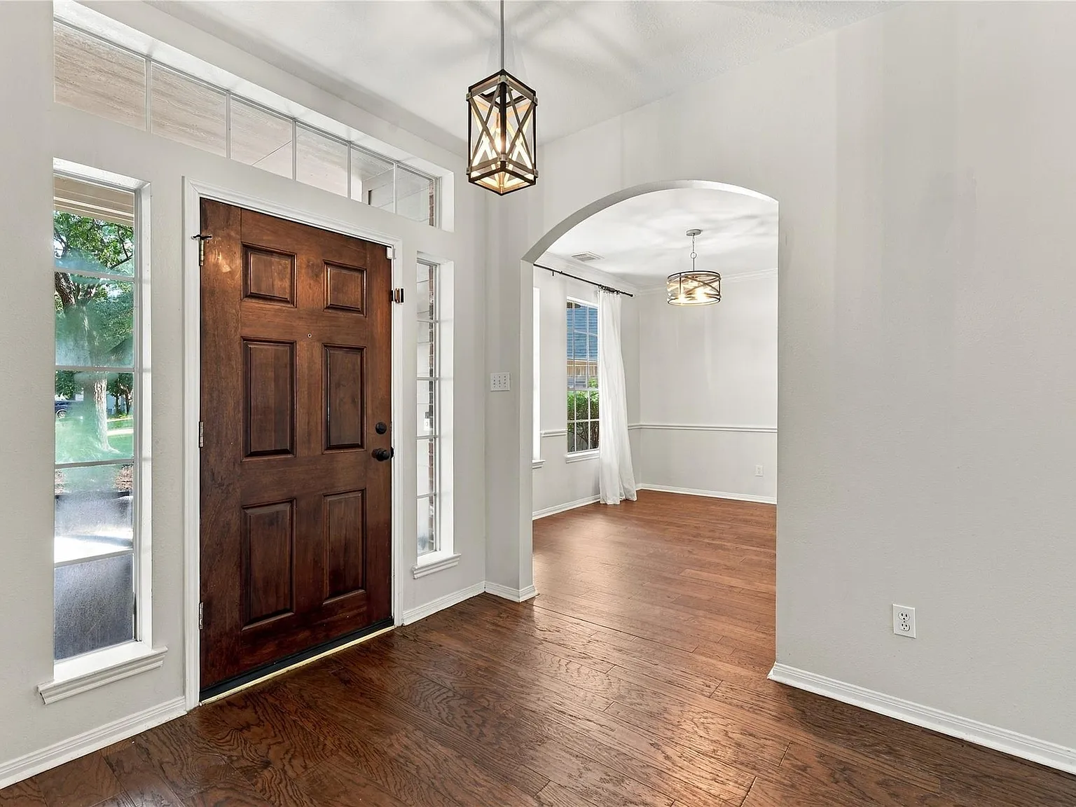 4 bed, 2.5 bath, 2504 sqft, $3,850 — Photo 3