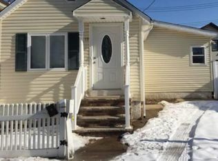 19 Maple Ter, Staten Island, NY 10306