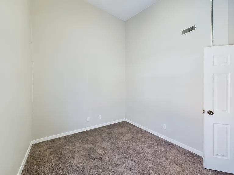 Kensington Apartments — Photo 12