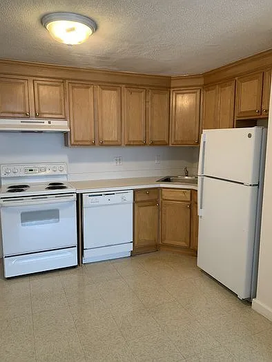 8 Lake St #2 — Photo 2