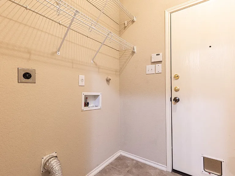 906 Ashbury Blf — Photo 29