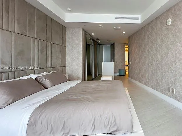 18555 Collins Avenue Cond — Photo 4