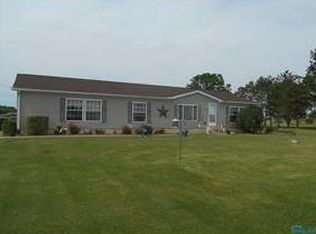 14251 True Rd, Oak Harbor, OH 43449