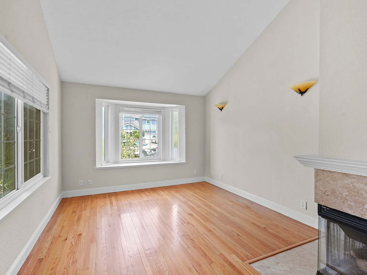 3 bed, 2.5 bath, 1222 sqft, $4,300 — Photo 4