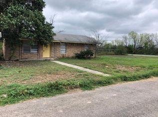 456 Melody Ln, Uvalde, TX 78801