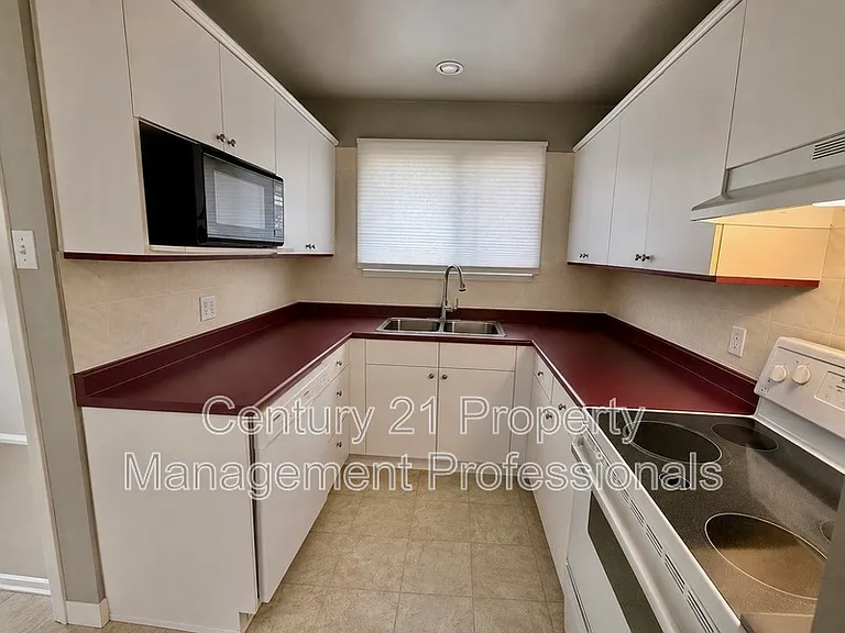 9503 Sherridon Dr — Photo 6