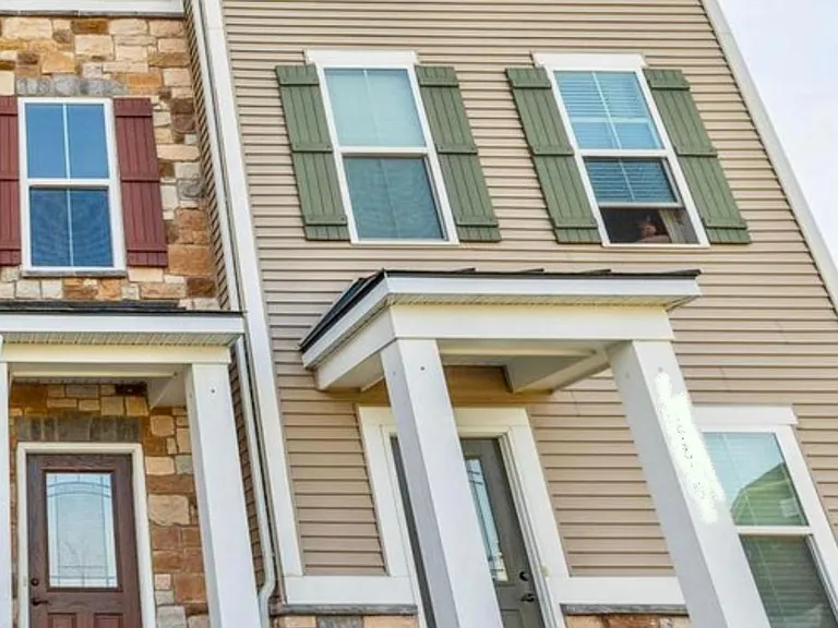Colonial-Style End Unit Townhouse