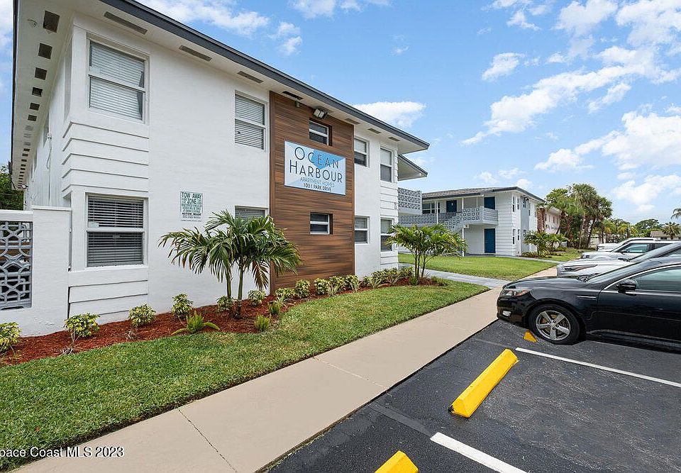 1st image of 1031 Park Dr #10