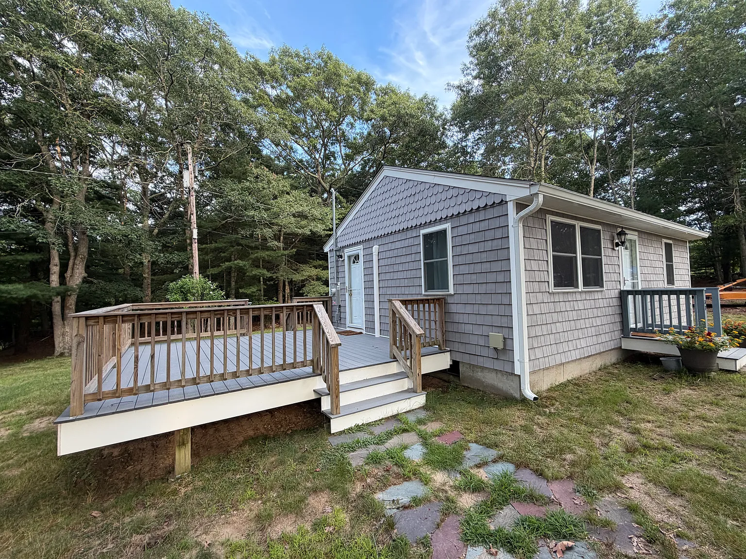 2 bed, 560 sqft, $2,300 — Photo 2
