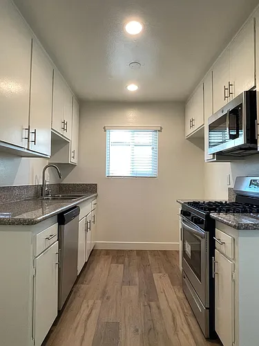 Brentwood/Suntree East Apartments Photo 1