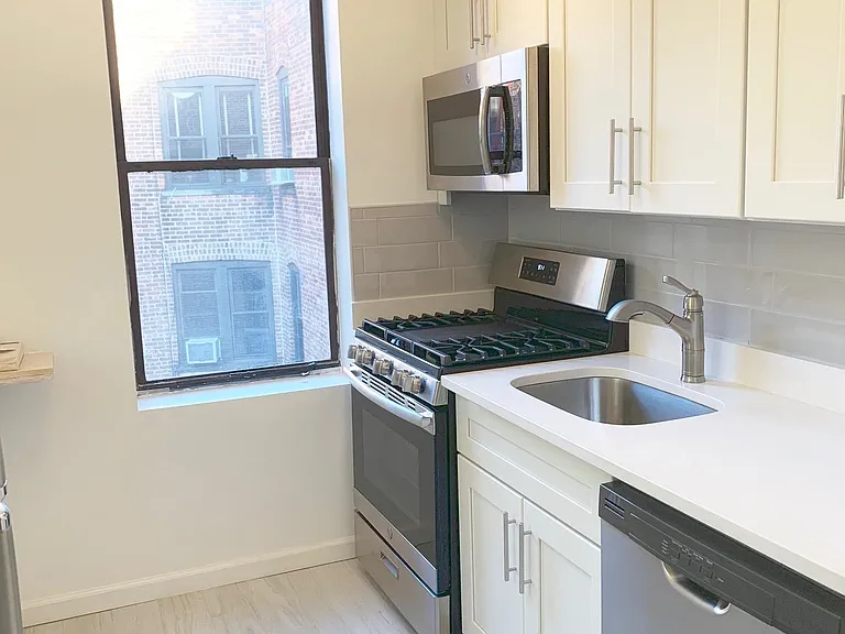 29-33 51st St #D4 — Photo 5