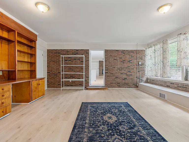 705 Shady Lawn Rd — Photo 10