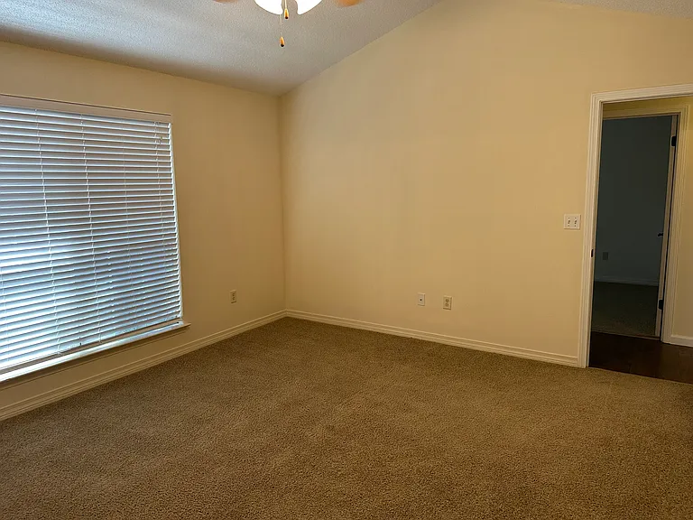 220 Parkwood Cir — Photo 25
