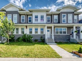 456 W Lakeview Dr, Chestermere, AB T1X2A4