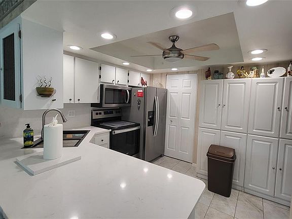 4th image of 225 COUNTRY CLUB DRIVE #C225