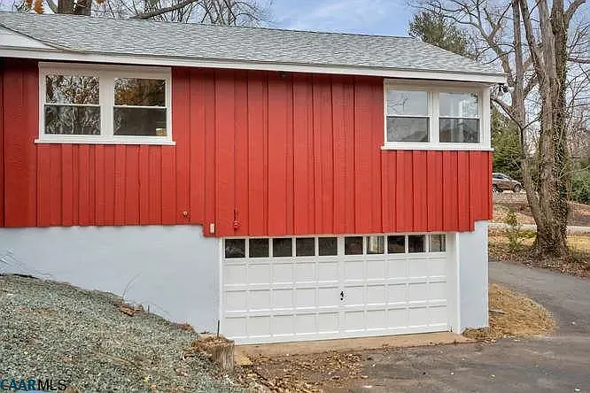 908 Rosser Ln — Photo 2