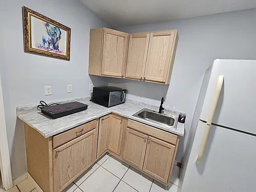 208 Flamingo Dr Photo 1