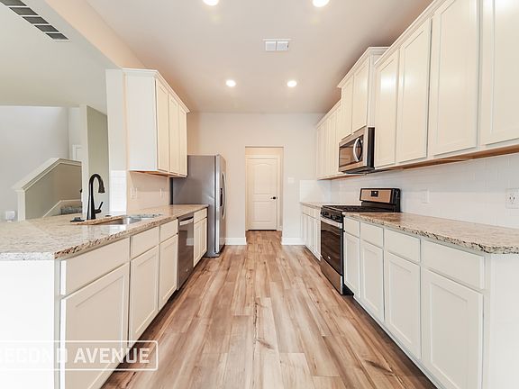 3rd image of 2104 Meadow Dr