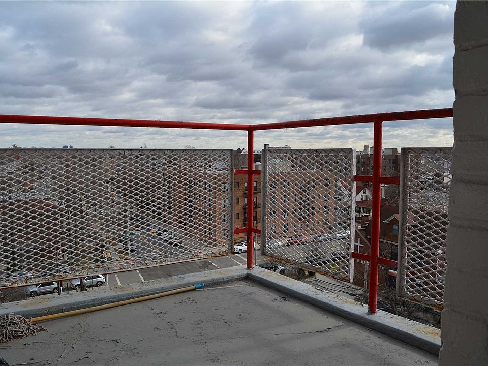 2nd image of 3425 150th Pl APT 6B