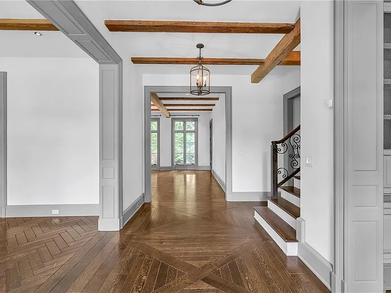 425 Broadland Rd NW — Photo 14