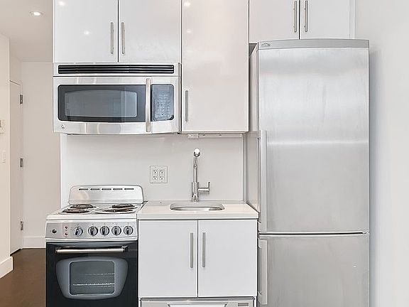 2nd image of 177 Ludlow St #2E