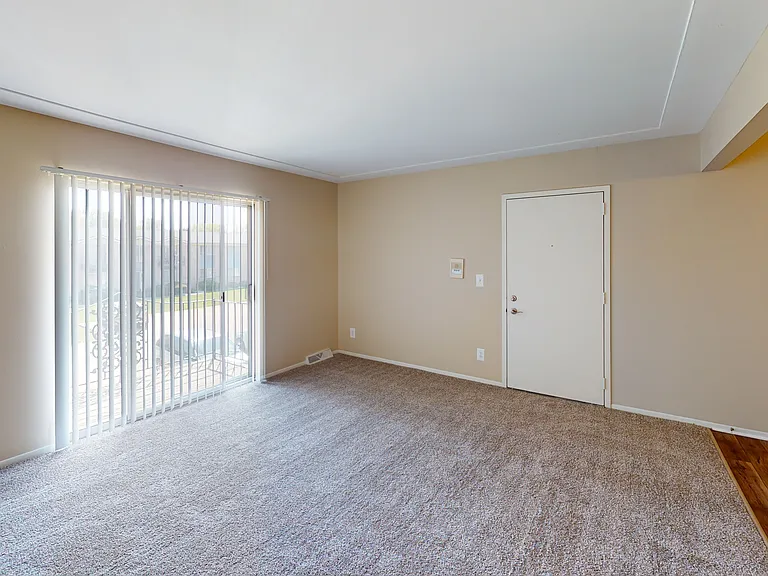 Rivercrest Apartments — Photo 16