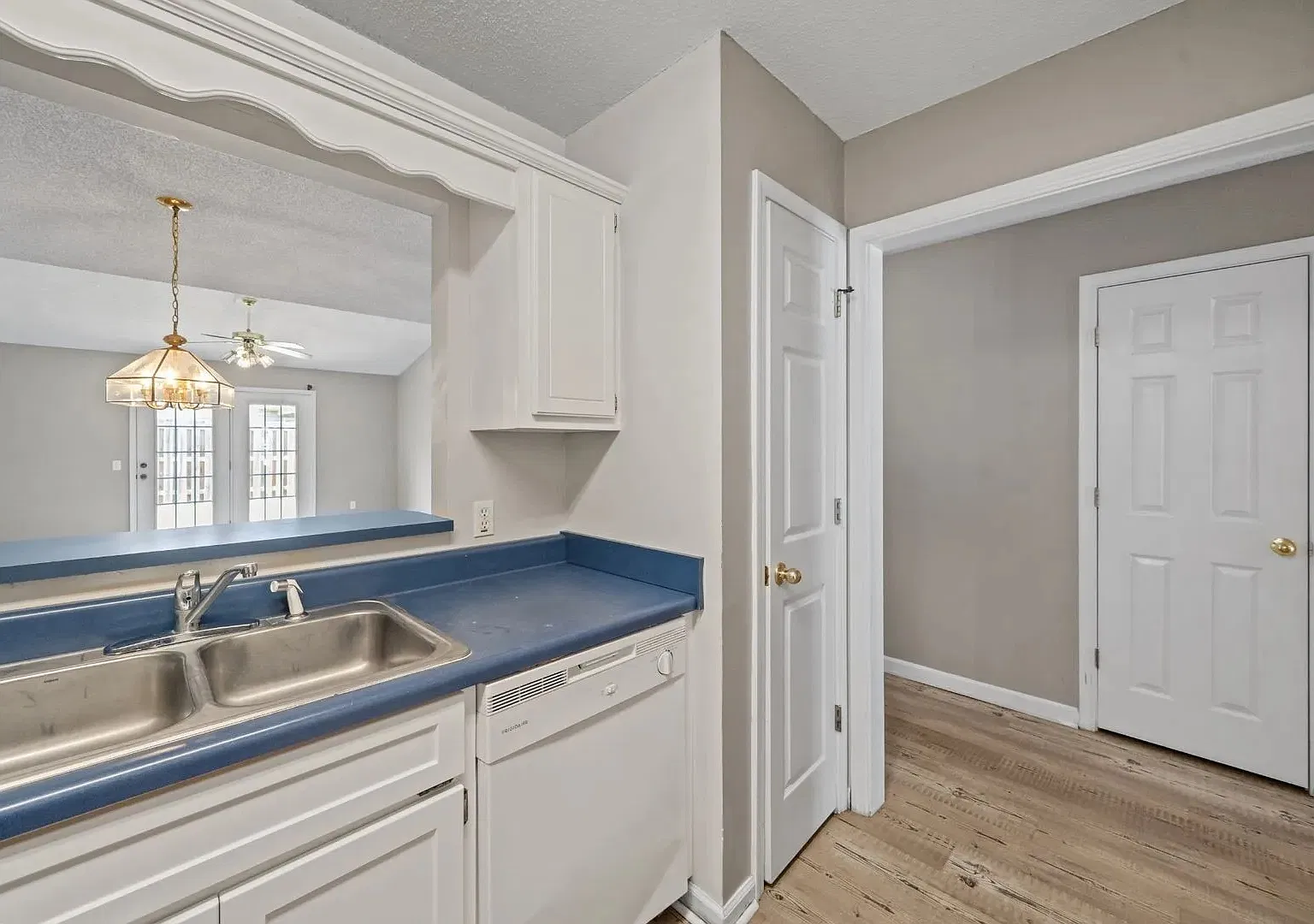 125 Town Park Dr — Photo 4