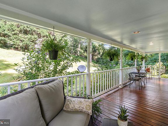 4th image of 7433 Terranova Dr