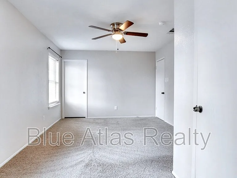 1313 Monaco Dr — Photo 8