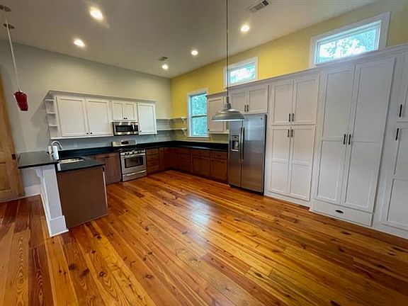 3rd image of 421 S Telemachus St