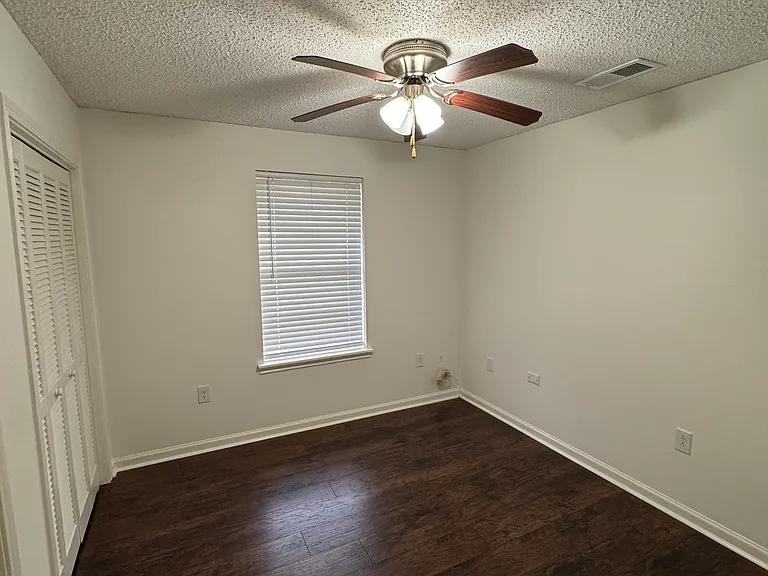 1413 Briarhurst Dr — Photo 29