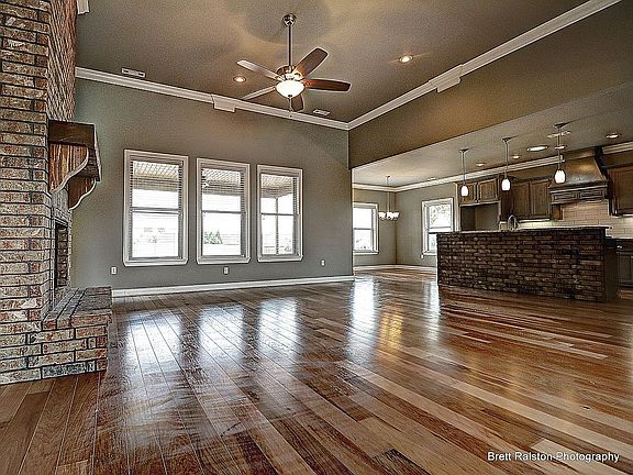 4th image of 440 Grandview Ct