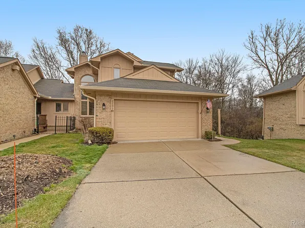 22070 River Ridge Trl, Farmington, MI 48335
