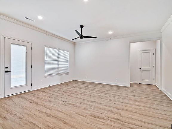 4th image of 1061 Nottington St