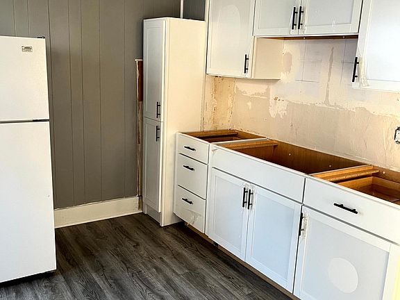 3rd image of 124 E Prescott Ave #2