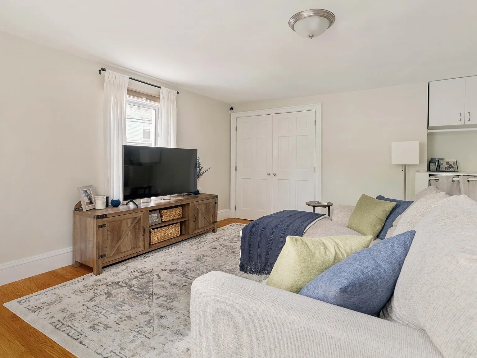 1 bed, 686 sqft, $3,300 — Photo 4